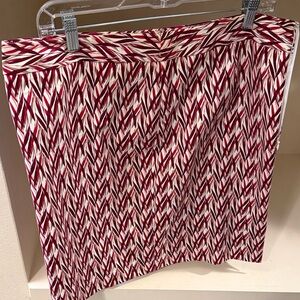 Elegant Red and White Patterned Pencil Skirt